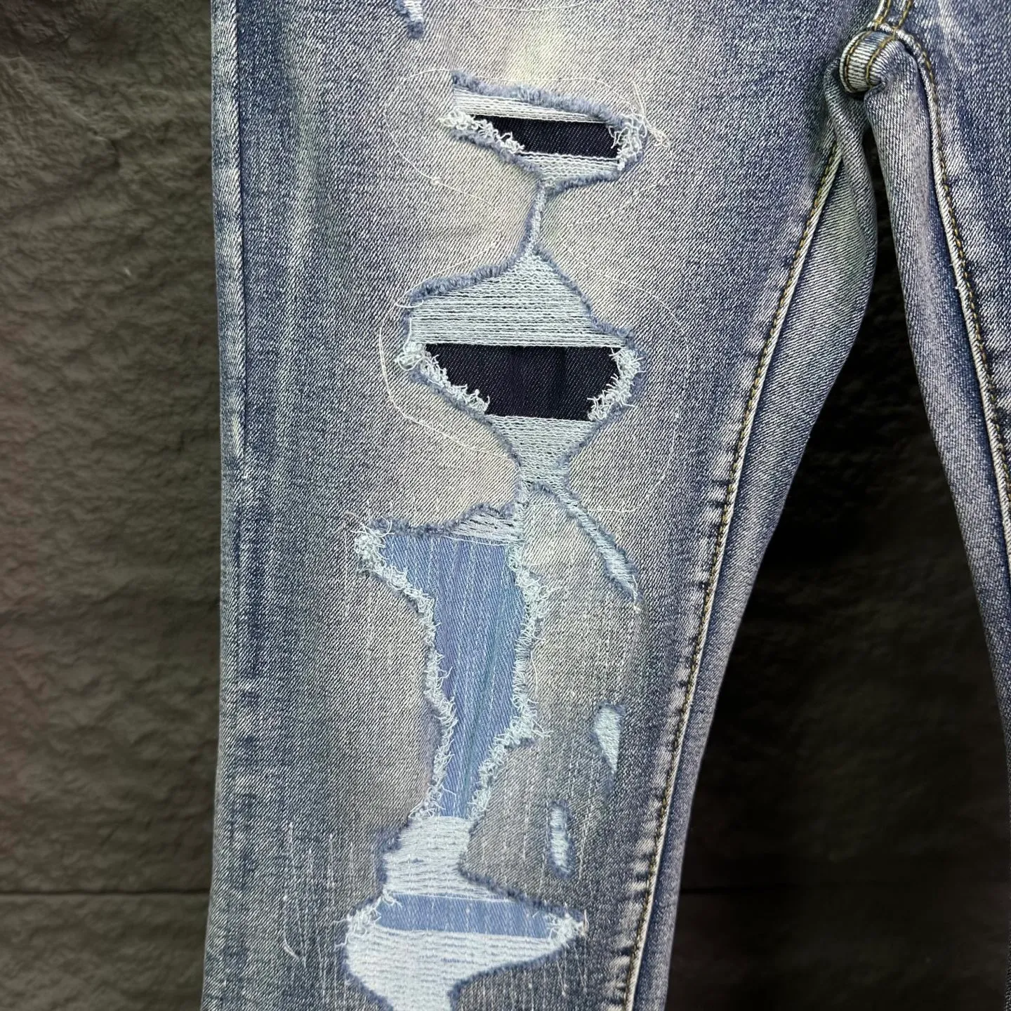 PURPLE BRAND 2026New Arrival Cut Embroidered Patch Couple's Washed Boot-Lago Loose Jeans High Version High Version Top Ceiling Quality Styles with different washed textures, very friendly to people with thin legs and thick legs. The boot-cut loose version is very flattering to the leg shape. Moderate length that never goes out of style, easy to match with casual, basic styling for various styles, a must-have in the wardrobe! The fabric is stiff but also makes the upper body soft without losing texture. The washing process is even more perfect. It is a must-have item for everyone! ! ! Washed wheat, hang tag, pants label, three complete labels Color: Blue Size: 28, 30, 32, 34, 36 (five sizes)